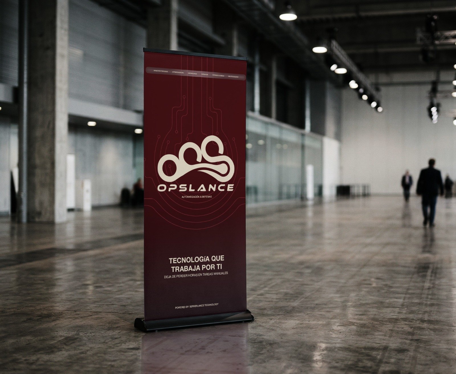 Banner de OPSLance en un centro de convenciones: Tecnologia que trabaja por ti